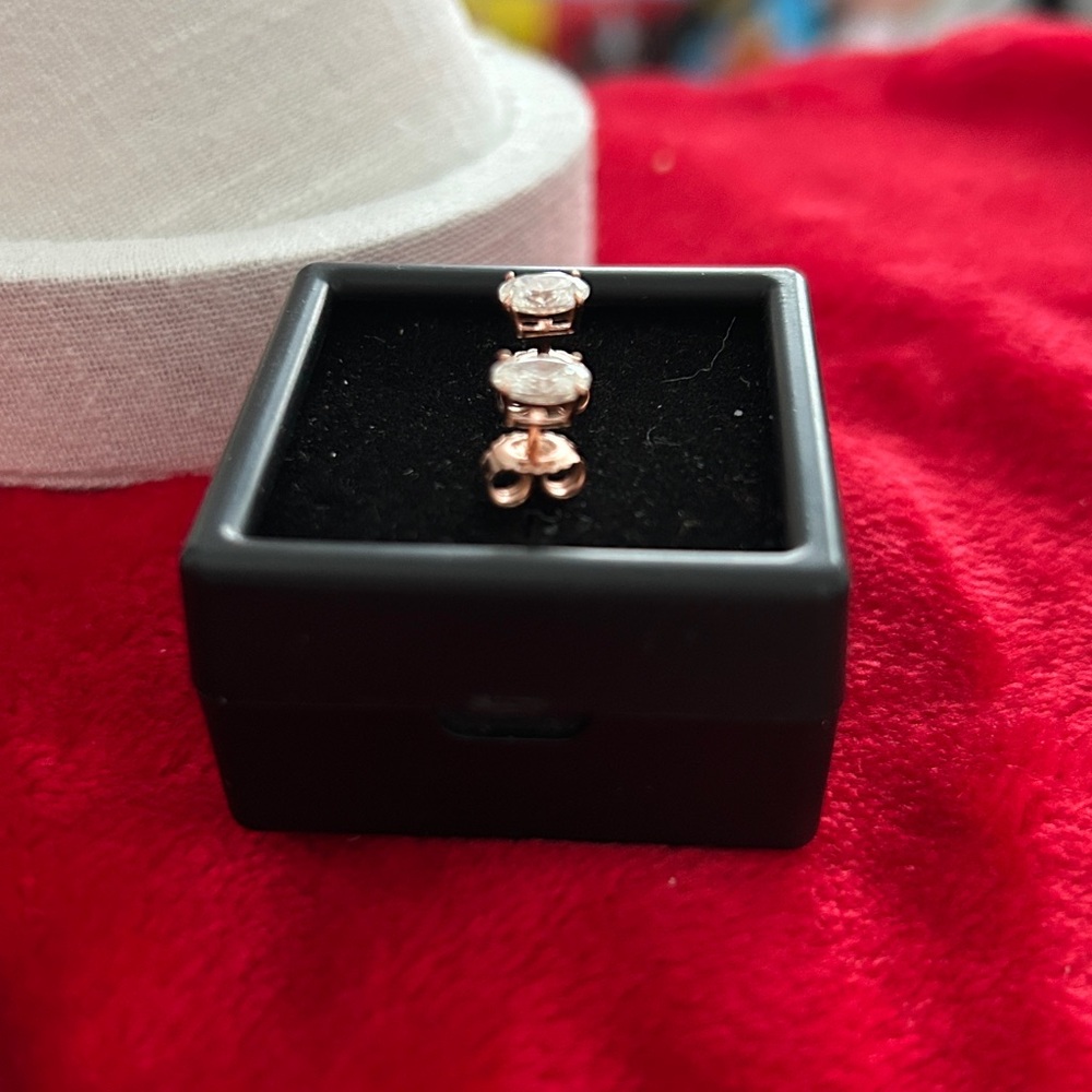 Luxury Rose gold oval 1.0 CT Moissanite Diamond Stud Earrings - Picture 2 of 6